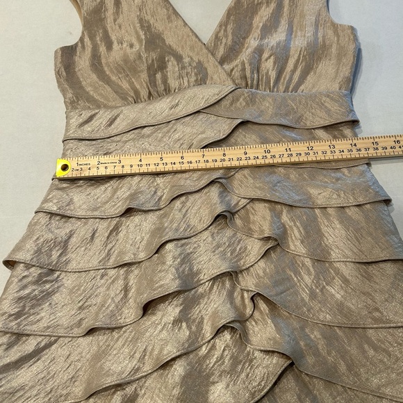 London Times tiered sleeveless cocktail‎ dress in champagne color size 6 - Picture 9 of 14